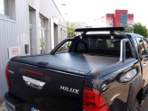 Защитная дуга для Toyota HiLux под крышку "TOP ROLL", цвет черный (совместима с оригинальной крышкой), изображение 2